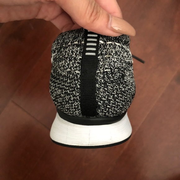 Nike Lunar Flyknit Racers - Picture 2 of 4